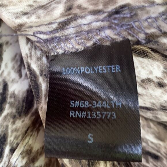 Pretty Flutter Sleeve Button Front Blouse - Picture 4 of 5